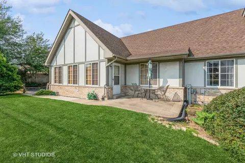 1666 Willow Circle Dr, Crest Hill, IL 60403 photo 13