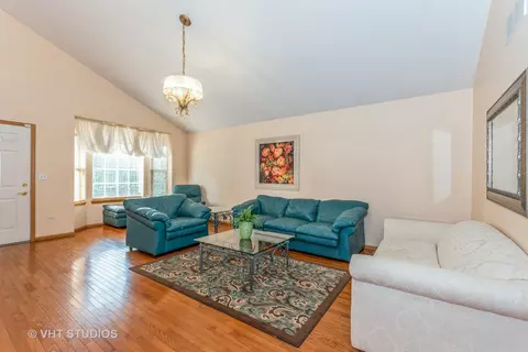 1666 Willow Circle Dr, Crest Hill, IL 60403 photo 4