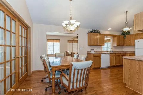 1666 Willow Circle Dr, Crest Hill, IL 60403 photo 5