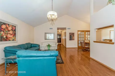 1666 Willow Circle Dr, Crest Hill, IL 60403 photo 3