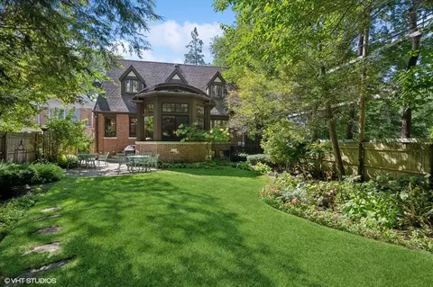 154 Maple Ave, Wilmette, IL 60091