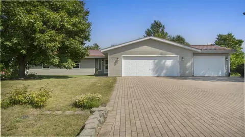 103 Sunny Hill Dr, Davis Junction, IL 61020