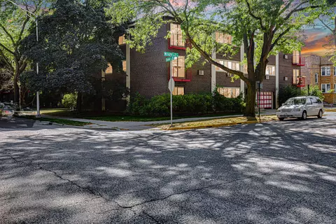 8524 Skokie Blvd #2E, Skokie, IL 60077