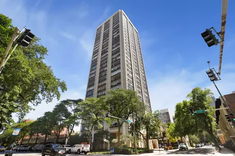 70 W Burton Pl #706F, Chicago, IL 60610