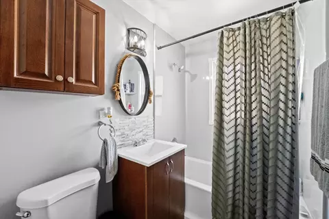 Bath - 4347 Custer Ave, Lyons, IL 60534 photo 1 of 1