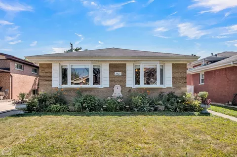 3821 W Jarvis Ave, Lincolnwood, IL 60712
