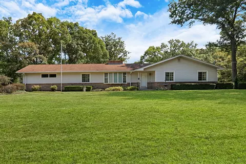 38661 N Magnolia Ave, Wadsworth, IL 60083