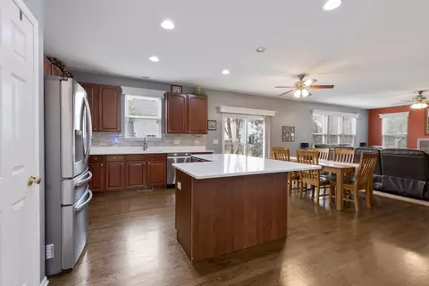 324 Cassidy Ln, Elgin, IL 60124 photo 7