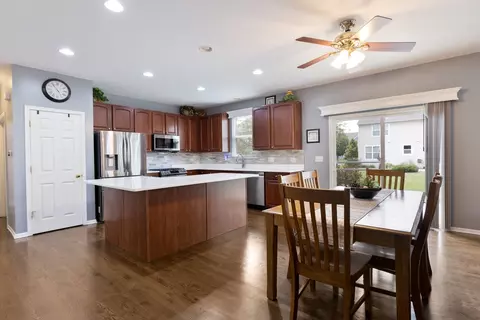 324 Cassidy Ln, Elgin, IL 60124 photo 9