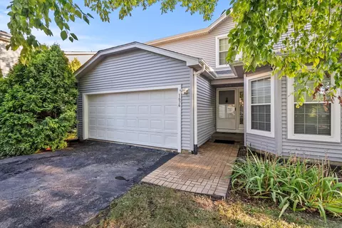 1636 Estate Cir, Naperville, IL 60565