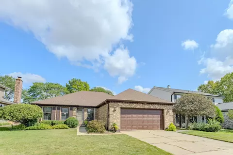 921 Long Meadow Dr, Schaumburg, IL 60193