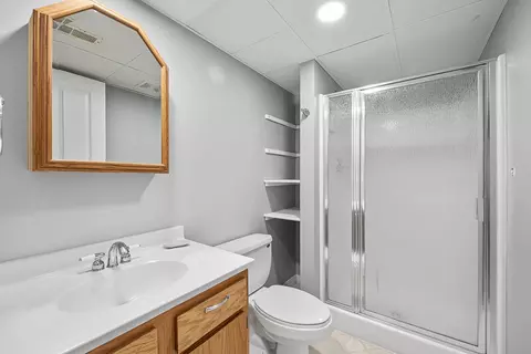 Bath - 33 Arbor Ct, Bloomington, IL 61704 photo 5 of 5