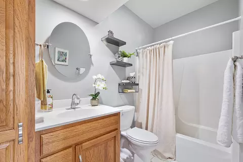 Bath - 33 Arbor Ct, Bloomington, IL 61704 photo 1 of 5