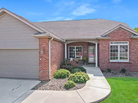 Exterior - 33 Arbor Ct, Bloomington, IL 61704 photo 10 of 12