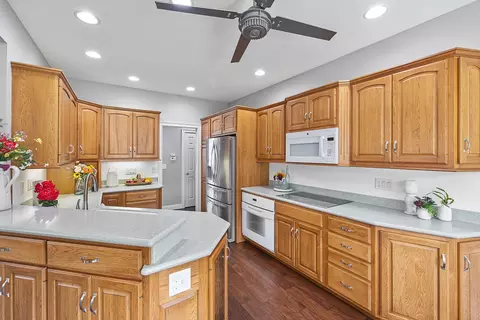 Kitchen - 33 Arbor Ct, Bloomington, IL 61704 photo 4 of 6