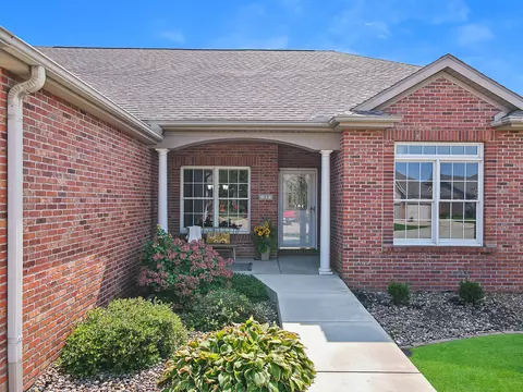 Exterior - 33 Arbor Ct, Bloomington, IL 61704 photo 11 of 12