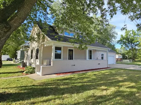 Exterior - 209 S 3rd St, Malta, IL 60150 photo 2 of 4