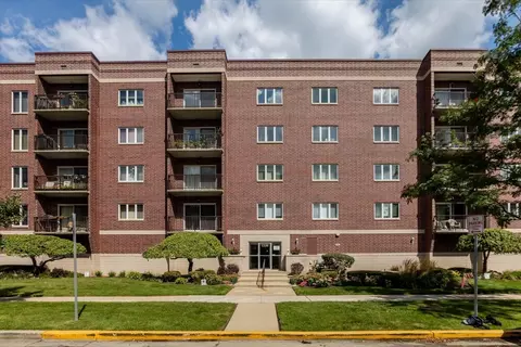 1330 Perry St #502, Des Plaines, IL 60016