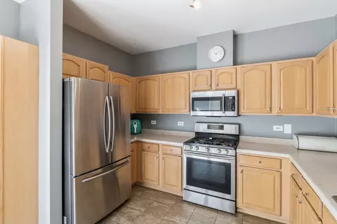 Kitchen - 64 Cantal Ct, Wheeling, IL 60090 photo 2 of 2