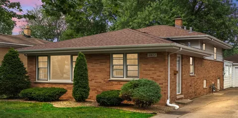 18422 Oakwood Ave, Lansing, IL 60438