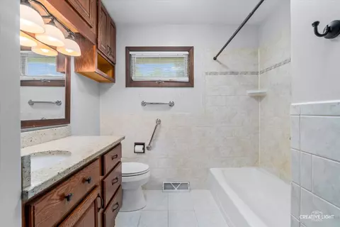 Bath - 1681 Gary Ave, Aurora, IL 60505 photo 1 of 2