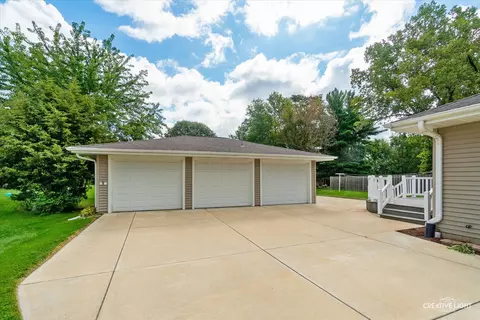 Exterior - 1681 Gary Ave, Aurora, IL 60505 photo 4 of 5