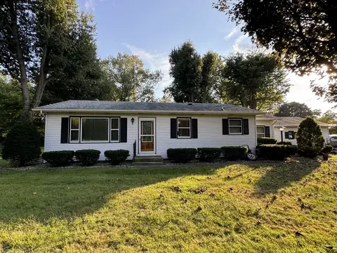 8770 E South Shore Dr, Momence, IL 60954