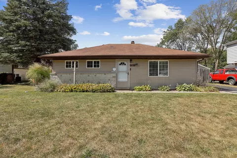 321 Blackhawk Dr, Park Forest, IL 60466