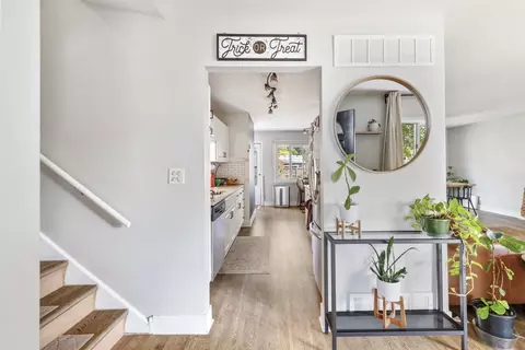 Entry Way - 732 Sandy Ln, Des Plaines, IL 60016 photo 1 of 1
