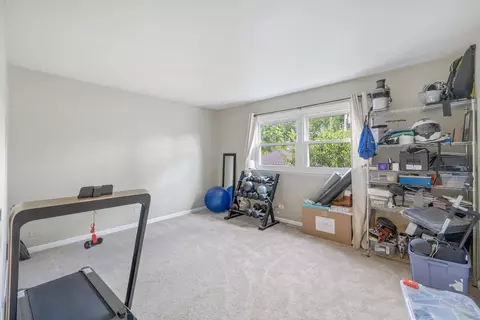 Bedroom - 732 Sandy Ln, Des Plaines, IL 60016 photo 2 of 3