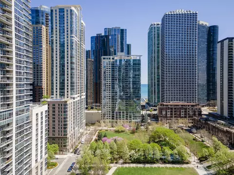 201 N Westshore Dr #2008, Chicago, IL 60601