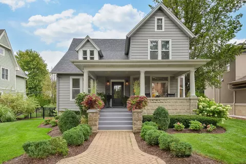 140 S Loomis St, Naperville, IL 60540