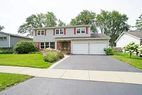715 W Berkley Dr, Arlington Heights, IL 60004