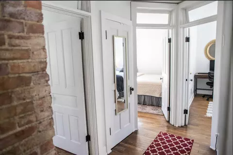 Entry Way - 206 S Mclean St, Bloomington, IL 61701 photo 4 of 5