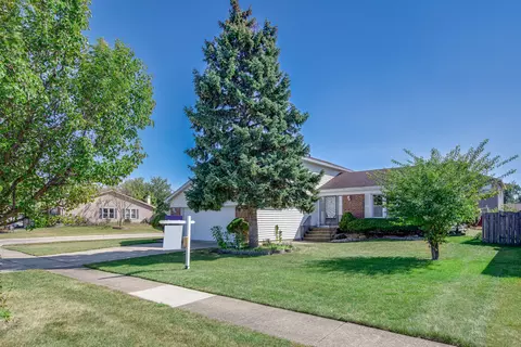 163 Mill Pond Dr, Glendale Heights, IL 60139