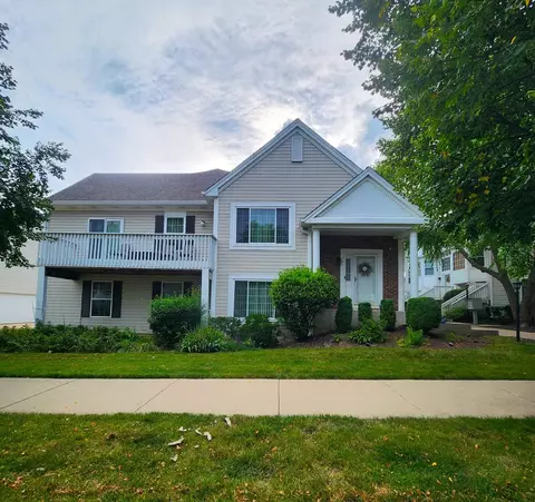 401 Hidden Creek Ln #401, North Aurora, IL 60542