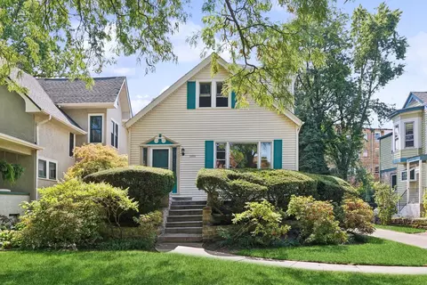 2021 W Greenleaf Ave, Chicago, IL 60645