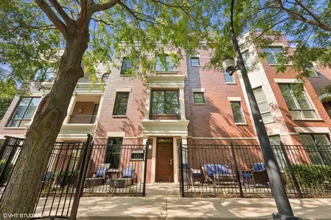 2634 N Hermitage Ave, Chicago, IL 60614