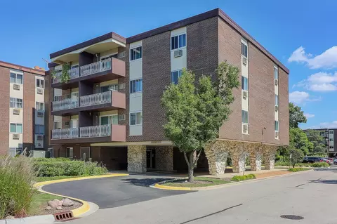 1311 S Finley Rd #102, Lombard, IL 60148