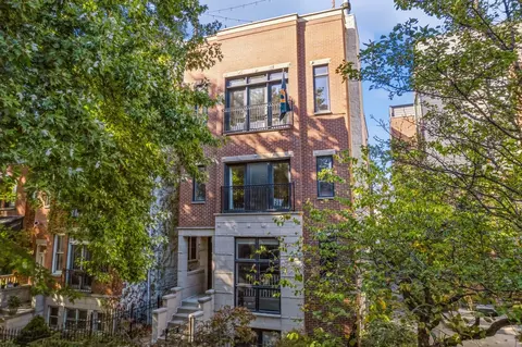 1028 W Newport Ave #3, Chicago, IL 60657