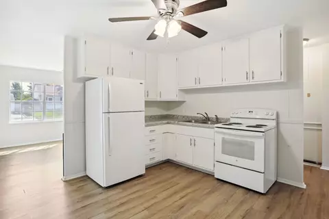 Kitchen - 1007 Maplepark Dr, Champaign, IL 61821 photo 2 of 2