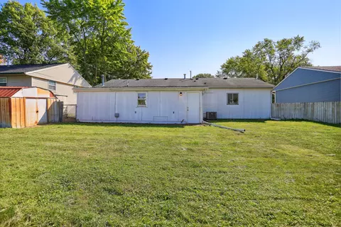 Exterior - 1007 Maplepark Dr, Champaign, IL 61821 photo 4 of 4