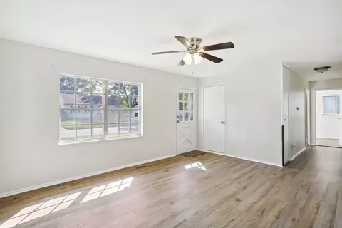 Living - 1007 Maplepark Dr, Champaign, IL 61821 photo 2 of 3