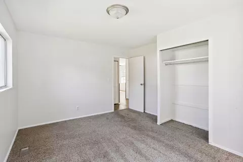 Bedroom - 1007 Maplepark Dr, Champaign, IL 61821 photo 2 of 7