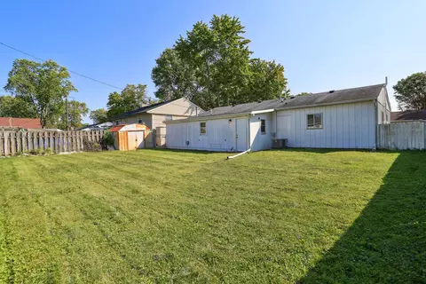 Exterior - 1007 Maplepark Dr, Champaign, IL 61821 photo 3 of 4