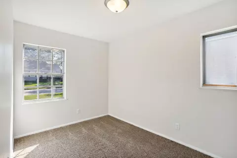 Bedroom - 1007 Maplepark Dr, Champaign, IL 61821 photo 3 of 7