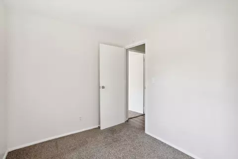 Bedroom - 1007 Maplepark Dr, Champaign, IL 61821 photo 6 of 7