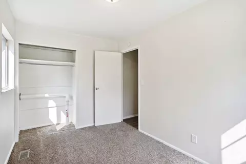 Bedroom - 1007 Maplepark Dr, Champaign, IL 61821 photo 4 of 7