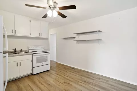 Kitchen - 1007 Maplepark Dr, Champaign, IL 61821 photo 1 of 2