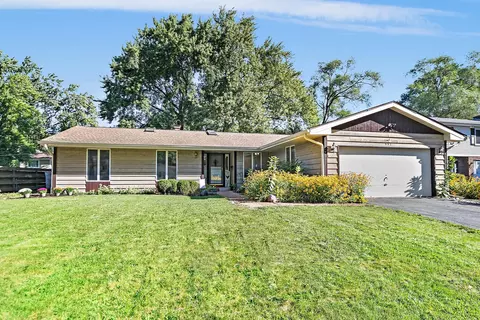 112 Sherwood Dr E, Cary, IL 60013